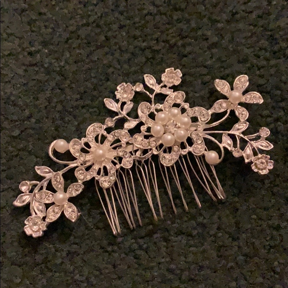Bridal hair accessory